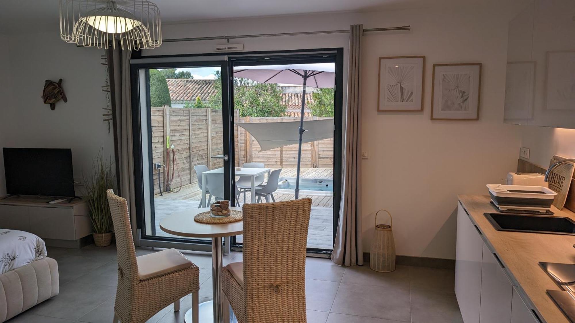 Appartement Luxe Avec Piscine Chauffee & Jacuzzi Prive - Cote D'Azur Roquefort-les-Pins Exterior foto
